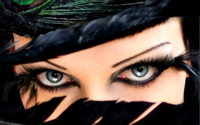 Карі і сині очі. Як колір райдужки очей впливає на відносини в парі