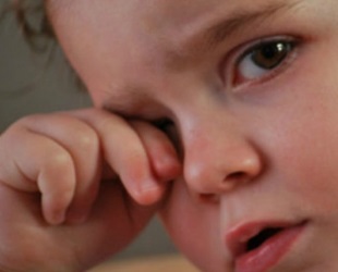 У дитини червоніють очі від телевізора. Червоні очі у дитини - причини, симптоми захворювань та методи лікування.