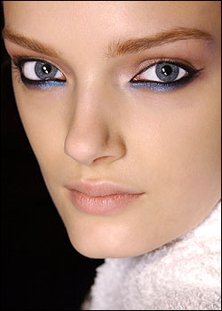Makeup s modrým očné linky. Makeup pre modré oči