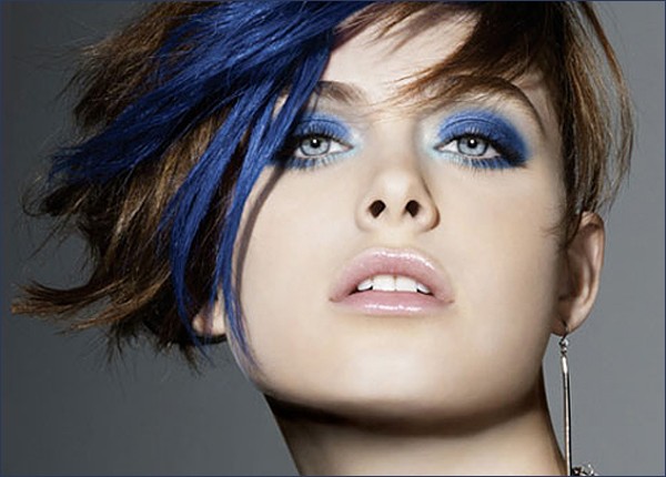 Líčenie s modrými tieňmi. Akými spôsobmi môžete urobiť modrý make-up. Pre modré oči