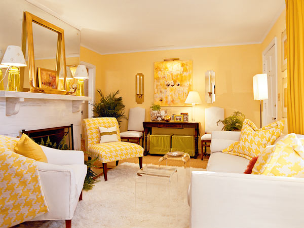 Oturma odası beyaz duvarlı sarıdır. Sarı renk insanları nasıl etkiler? Dekor elemanlarında sarı uçlar